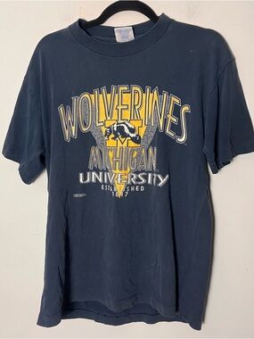 90s Michigan Wolverines - Vintage College T-Shirt TRENCH Medium‎